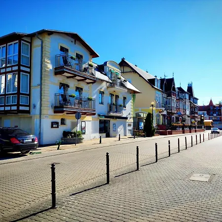 Διαμέρισμα Apartament Planeta Mielno Superior - Centrum, 2 Minuty Od Glownej Plazy, Parking, Aneks Kuchenny, Samodzielne Zameldowanie 24H, W Pelni Wyposazony, Nawet Do 4-6 Osob, Fv ! ! !